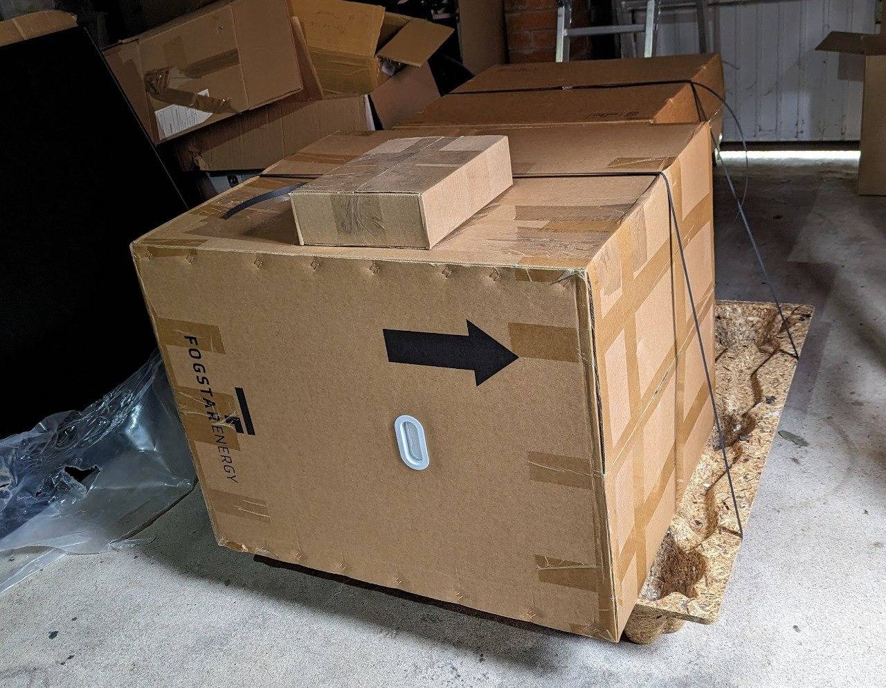 Fogstar Energy 15kWh battery rack bundle in its delivery packaging